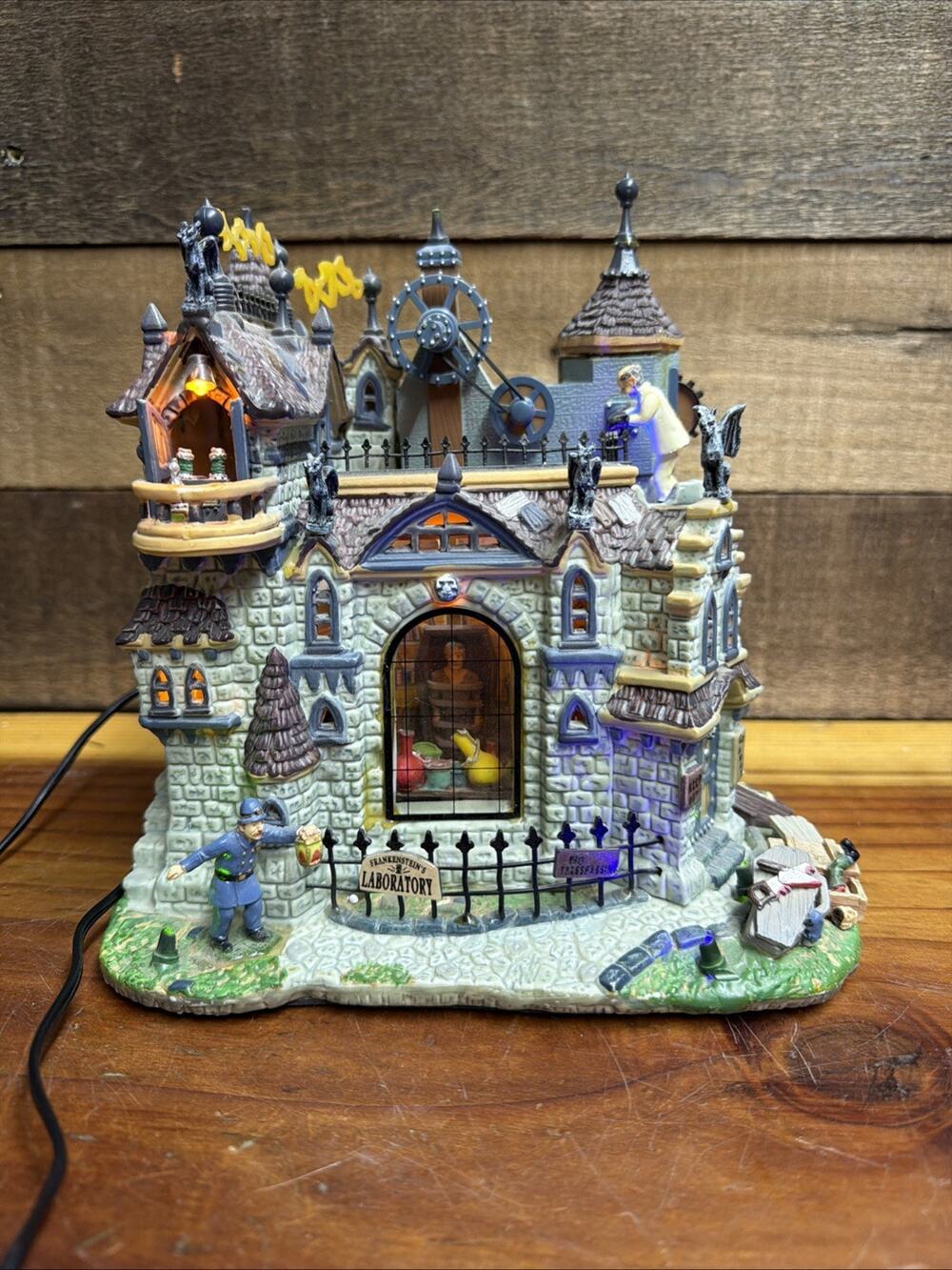 Lemax Spooky Town Frankenstein’s Laboratory Animated Lighted Musical House-flaws